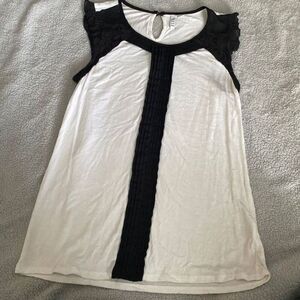 Elle kohls black and white sleeveless work career blouse top small